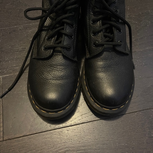 Dr Martens Pascal Boots Shoes Womens US 7 Black Leather 8-eye classic - Picture 2 of 10